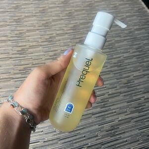 Prequel Gentle Cleansing Oil - Pre Gleanse